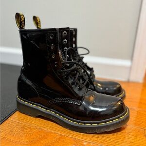 Dr. Martens 1460 WOMEN'S PATENT LEATHER LACE UP BOOTS